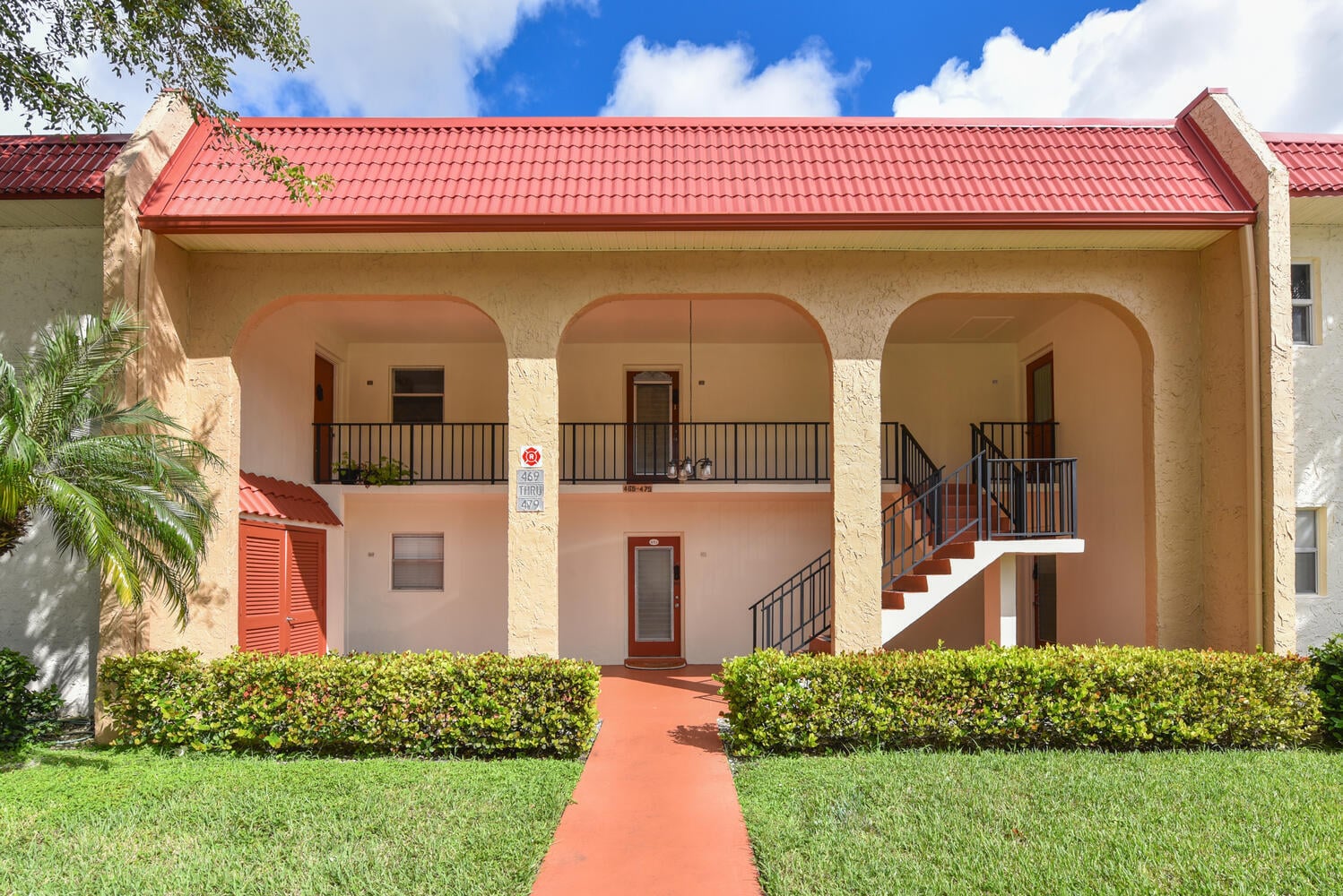 2BR – Condominium at 477 Lake Dora Drive