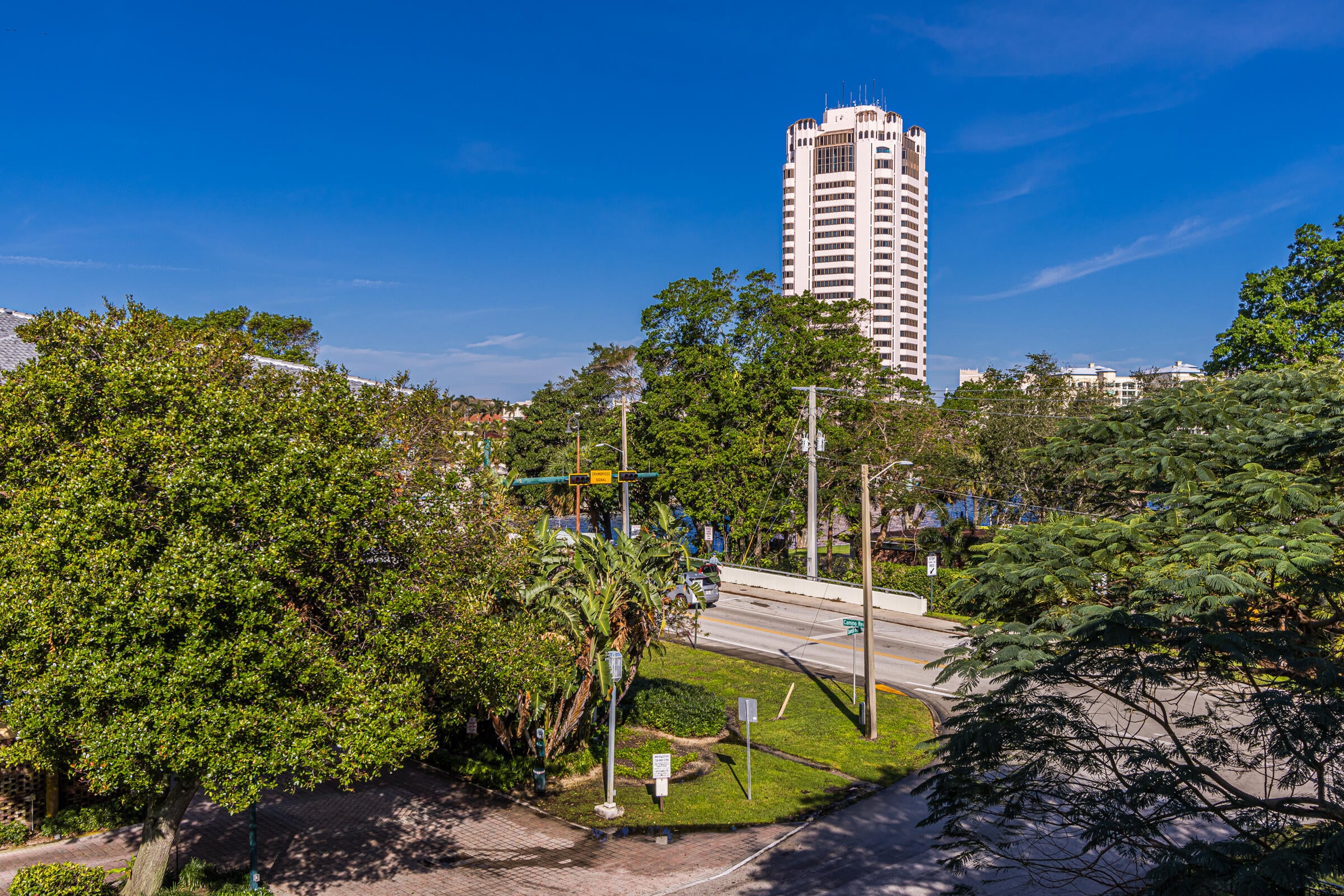 2BR – Condominium at 1000 Spanish River Road #4g