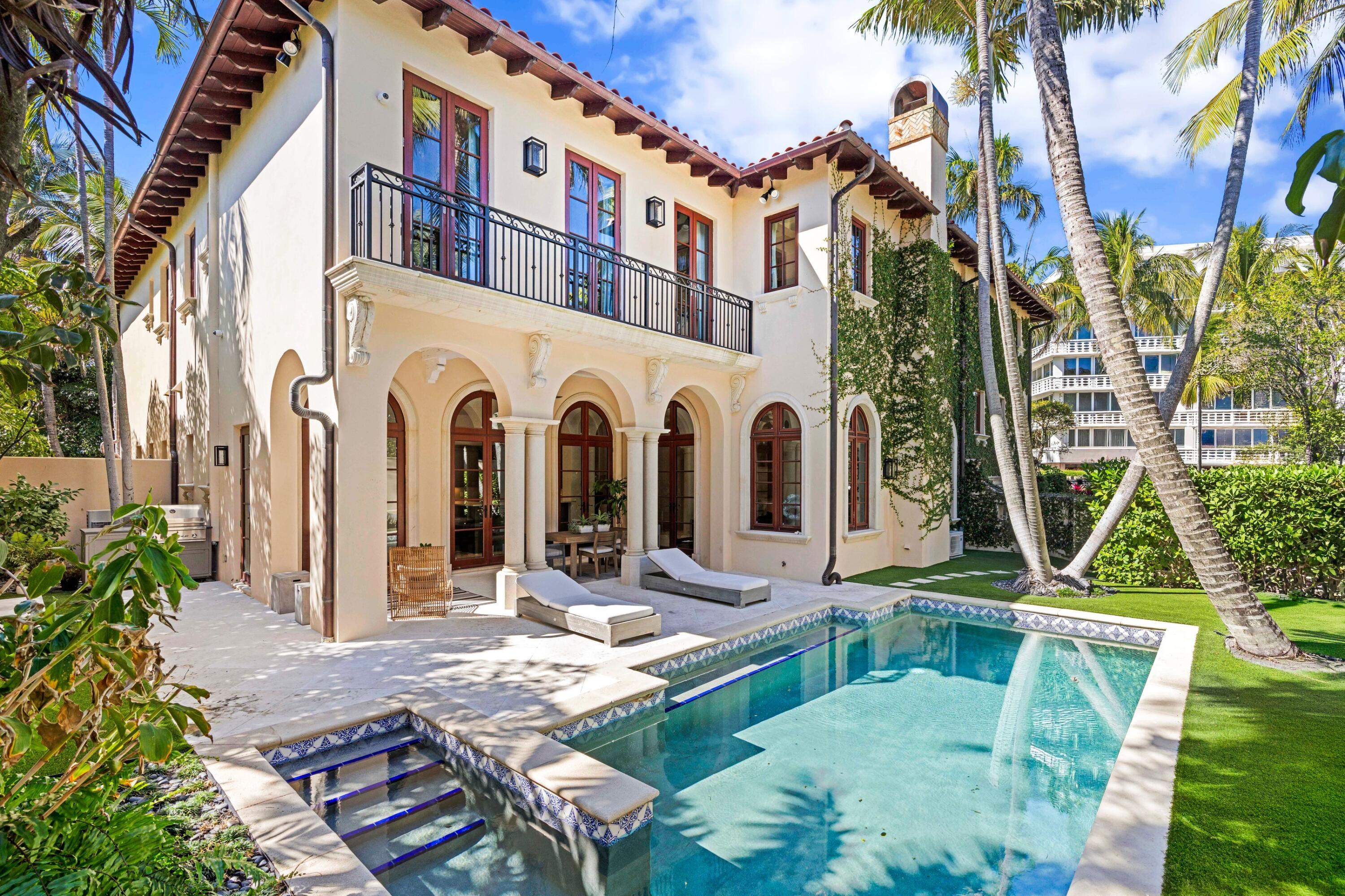4BR – Townhouse at 160 Sunset Avenue
