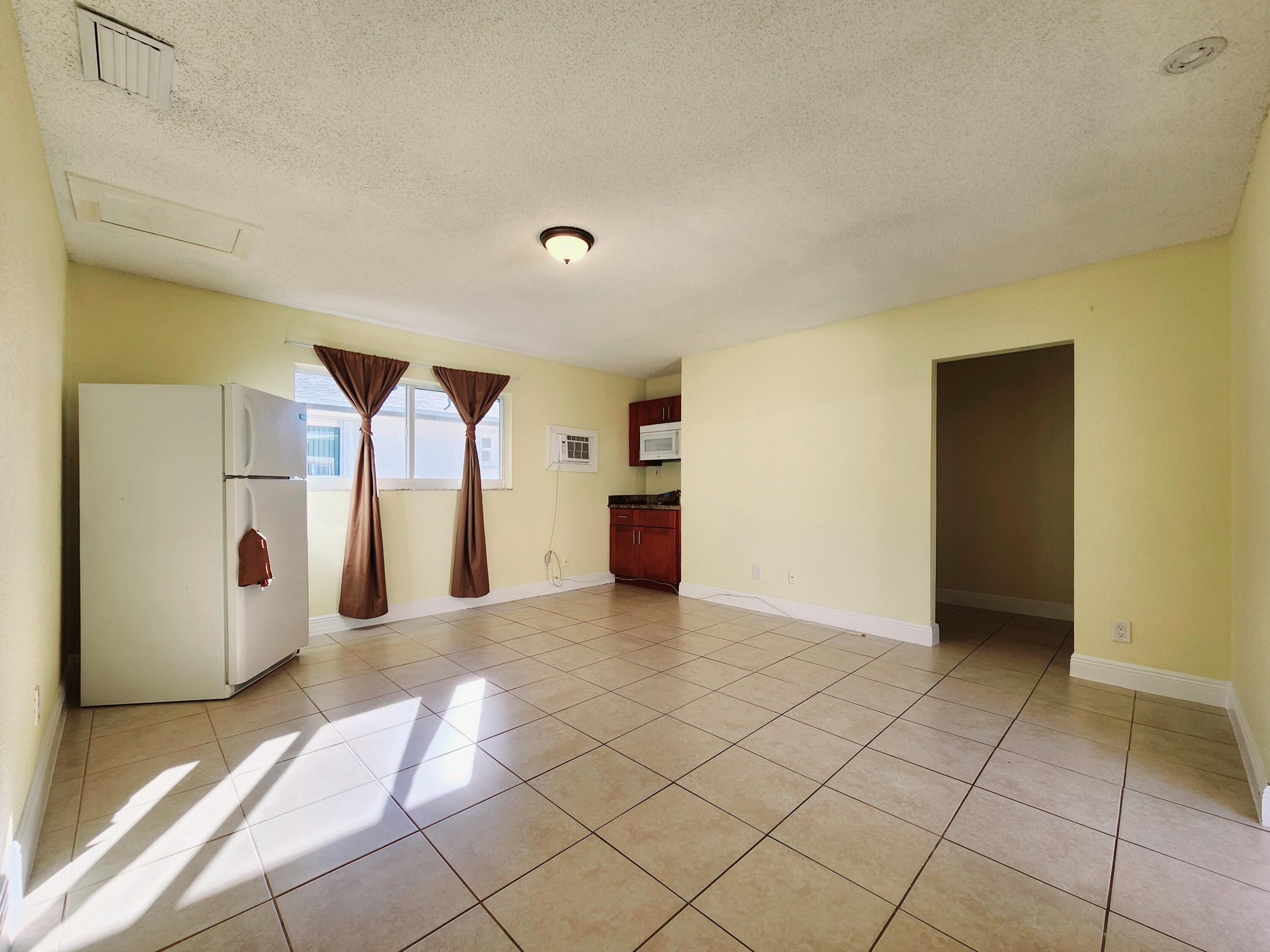 1BR – Townhouse at 4471 SW 54th Court #1a-2b