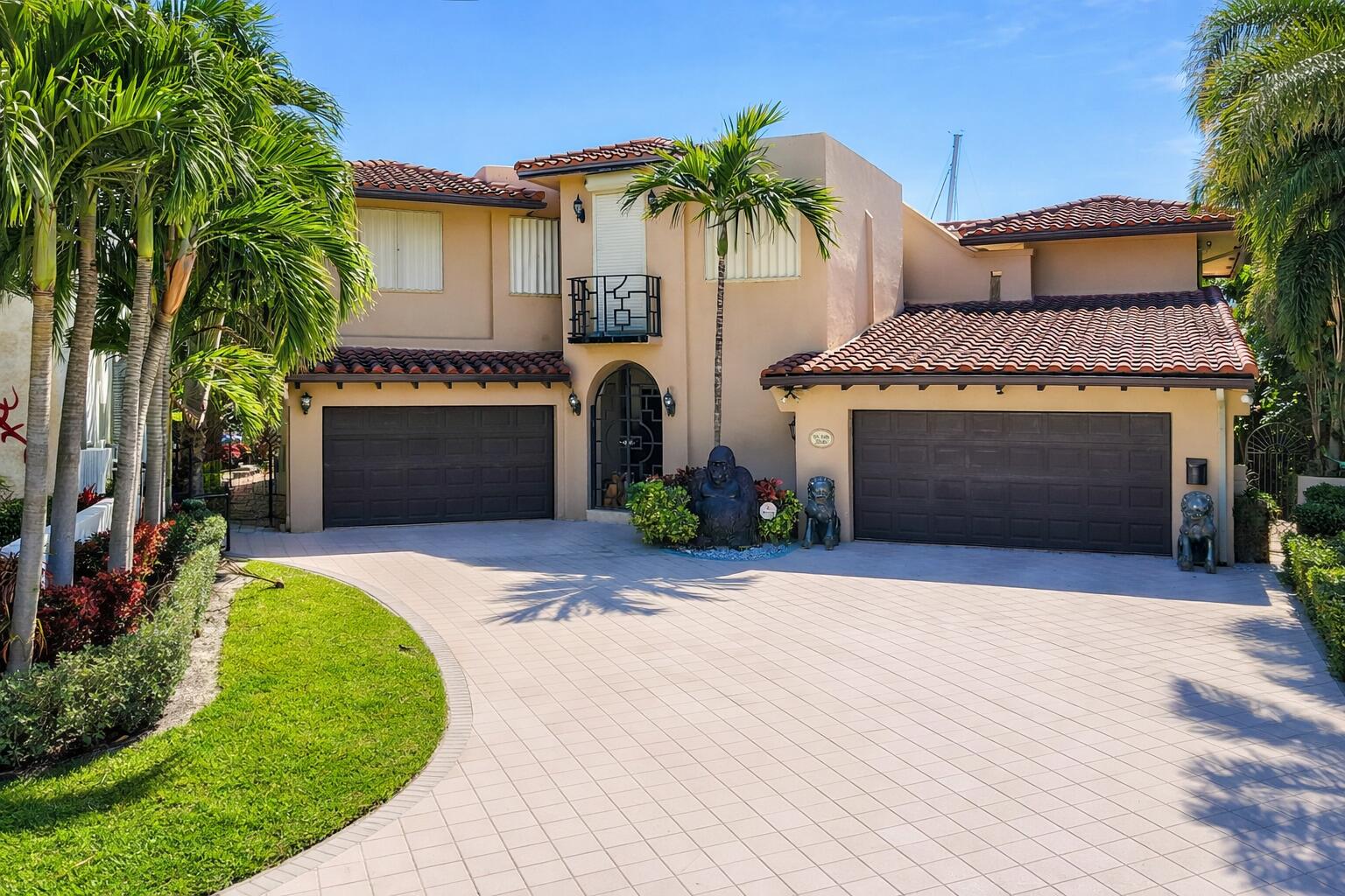 7BR – SingleFamilyResidence at 2850 NE 44th Street