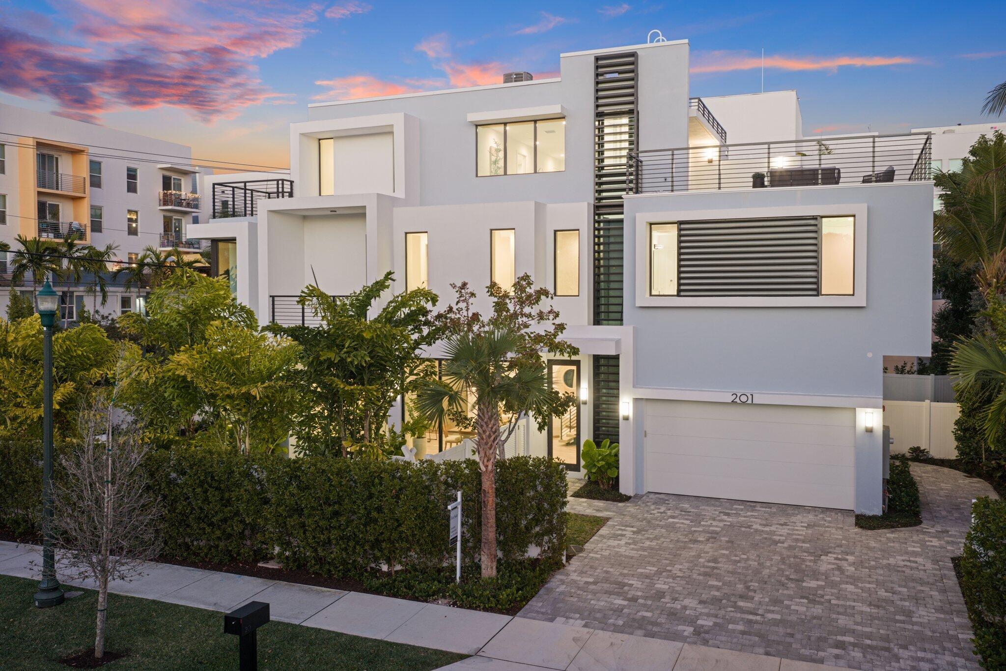 4BR – Townhouse at 201 SE 4th Avenue
