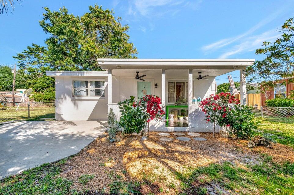 2BR – SingleFamilyResidence at 237 SW 3rd Avenue