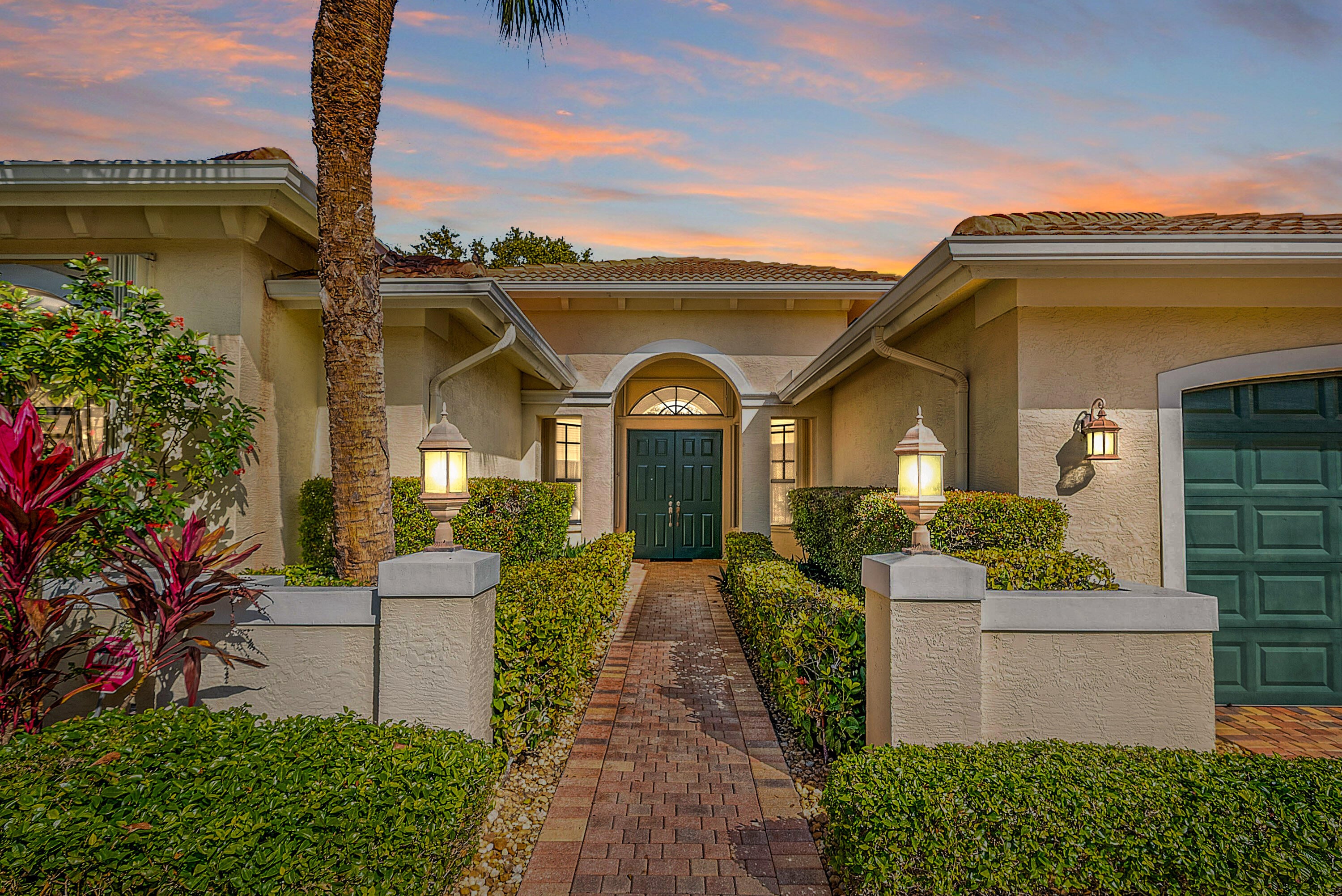 3BR – SingleFamilyResidence at 6880 Antinori Lane
