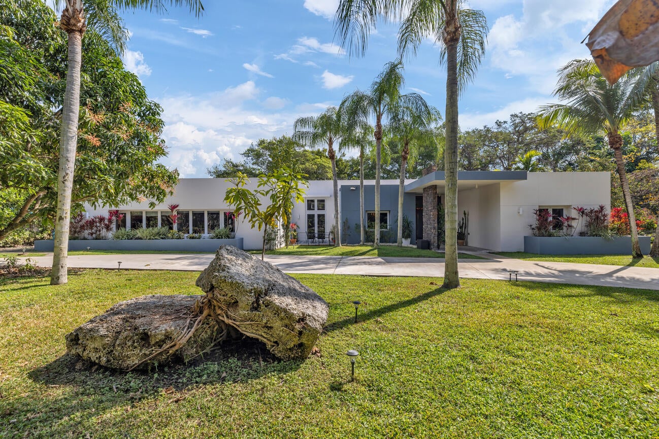 4BR – SingleFamilyResidence at 12301 SW 107th Avenue