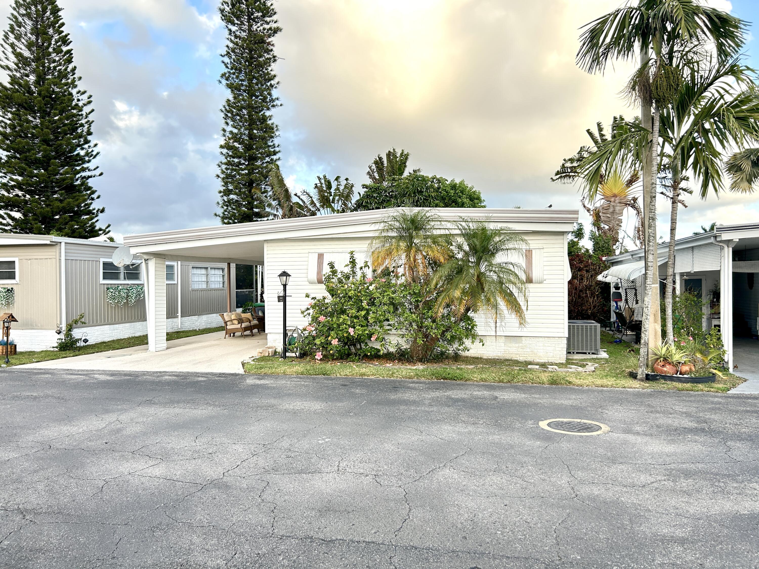2BR – ManufacturedHome at 1541 S 32nd Avenue