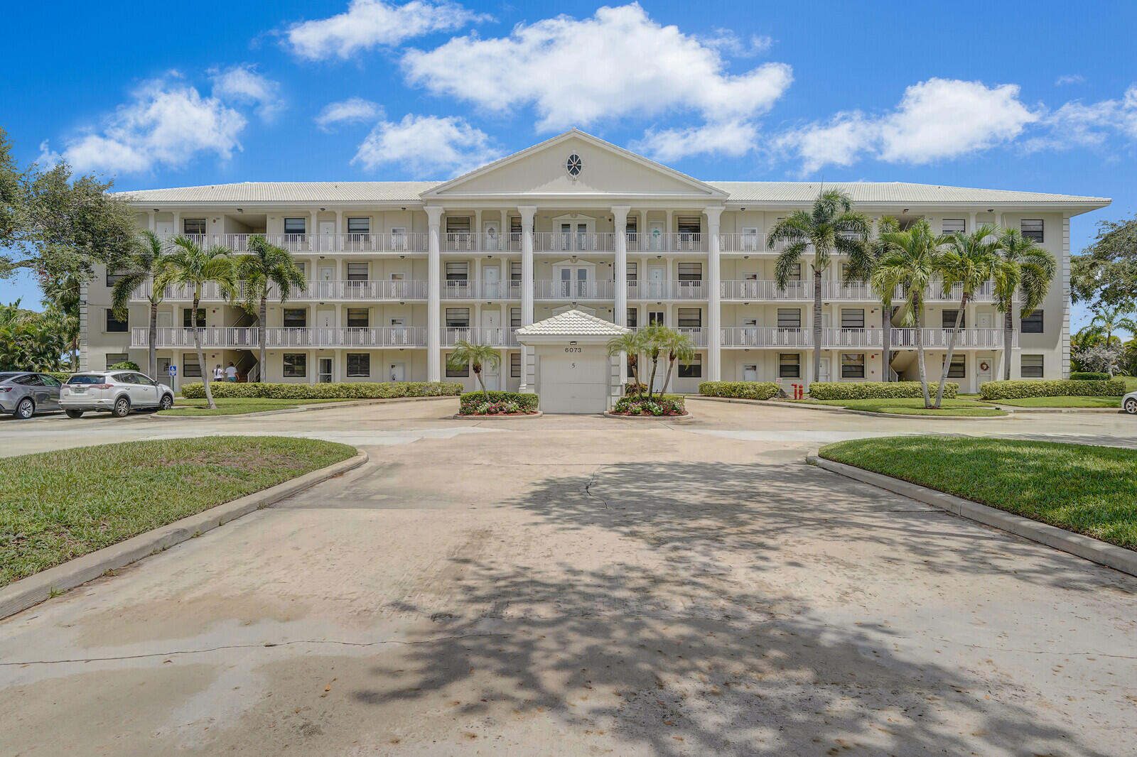 2BR – Condominium at 6073 Balboa Circle #105