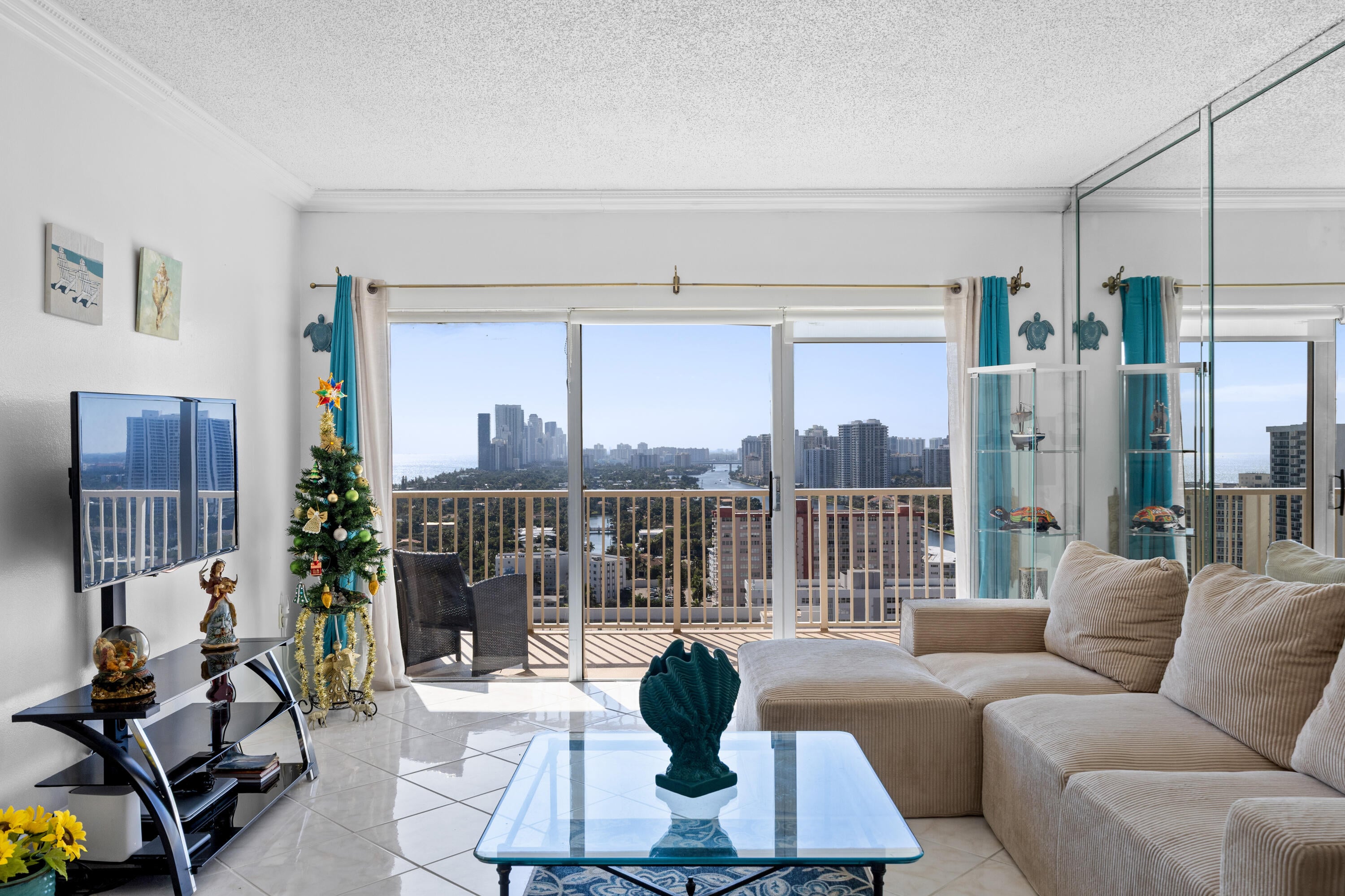 1BR – Condominium at 1985 S Ocean Drive #Pha