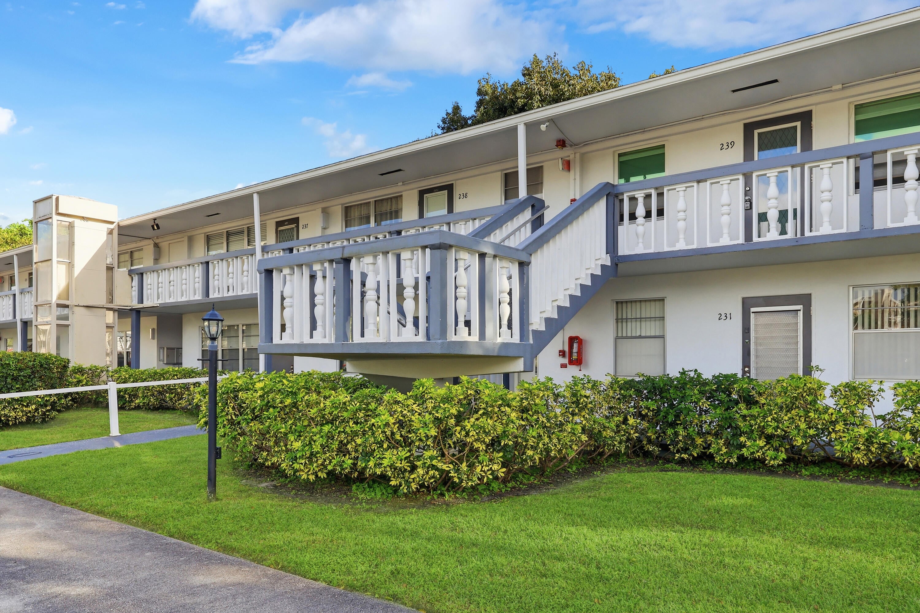 2BR – Condominium at 231 Ventnor Q