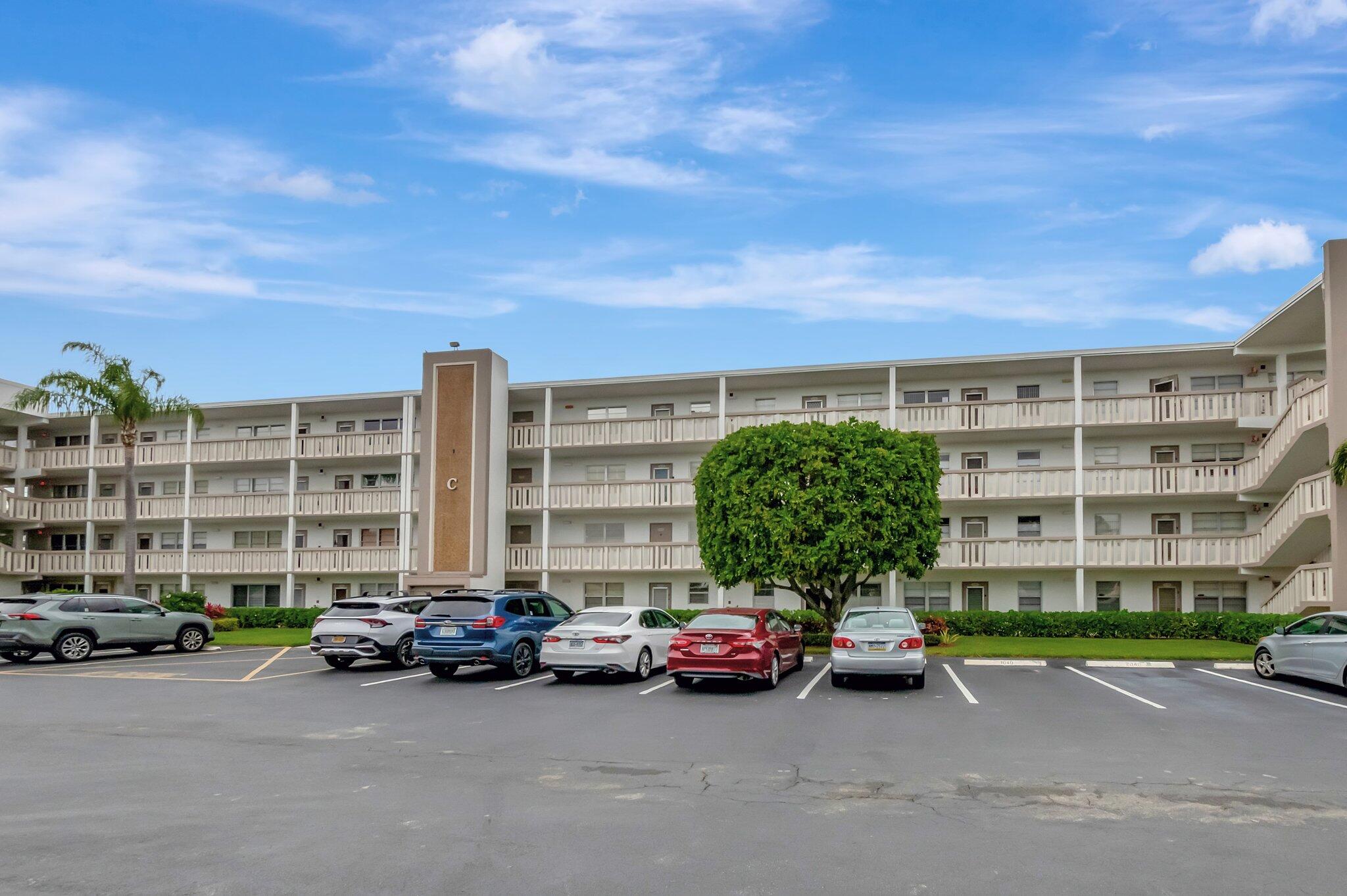 1BR – Condominium at 1044 Rexford #C