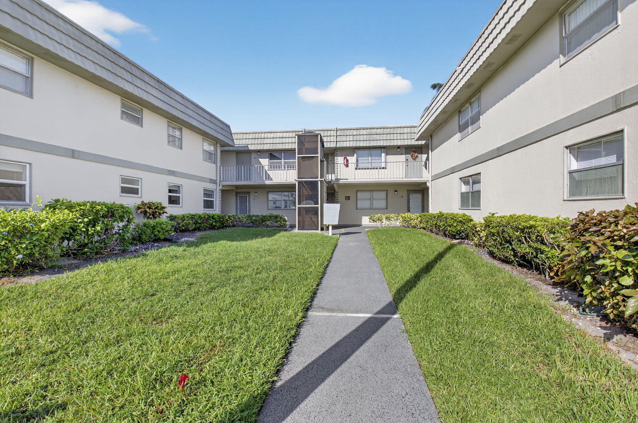 2BR – Condominium at 60 Brittany #B