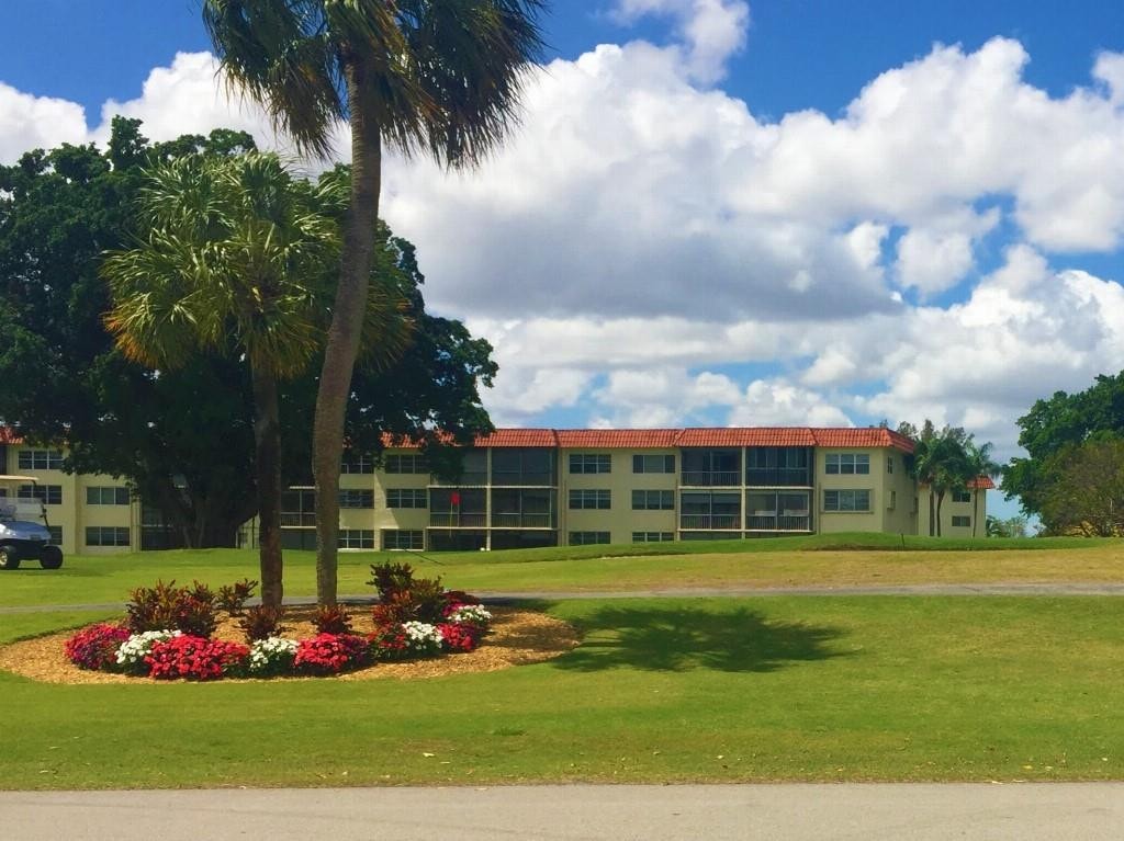 2BR – Condominium at 9420 S Hollybrook Lake Drive #305