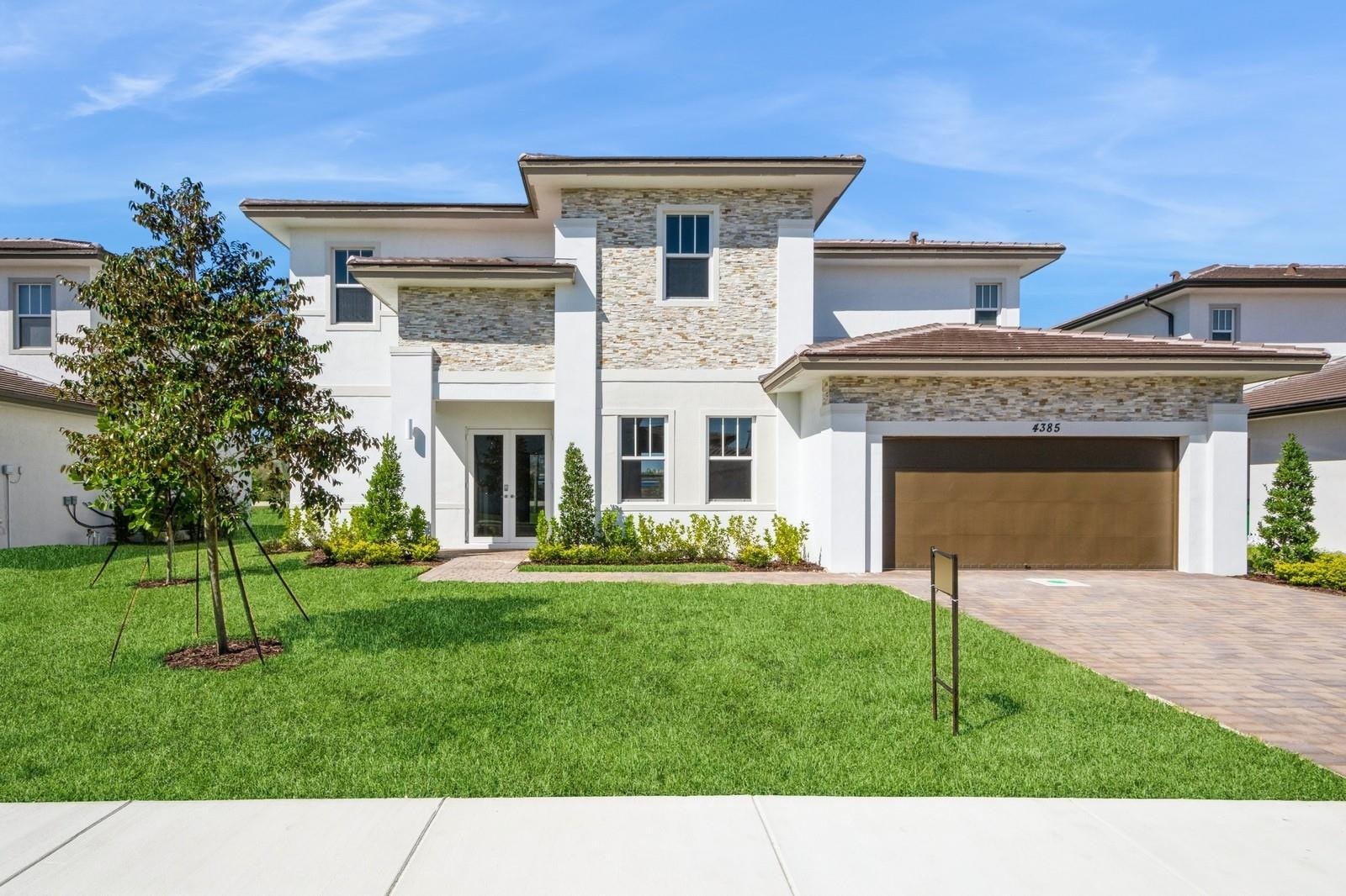 4BR – SingleFamilyResidence at 4385 SW 123rd Lane