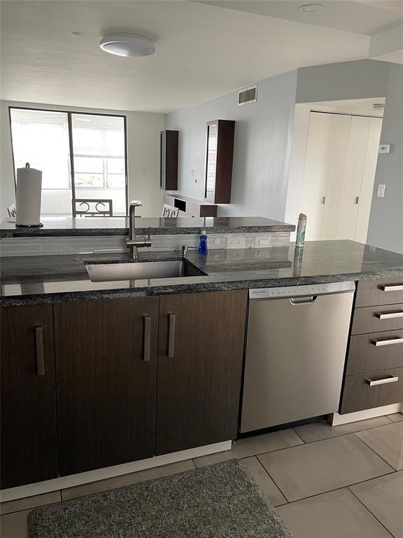 2BR – Condominium at 2850 Somerset Drive #404l