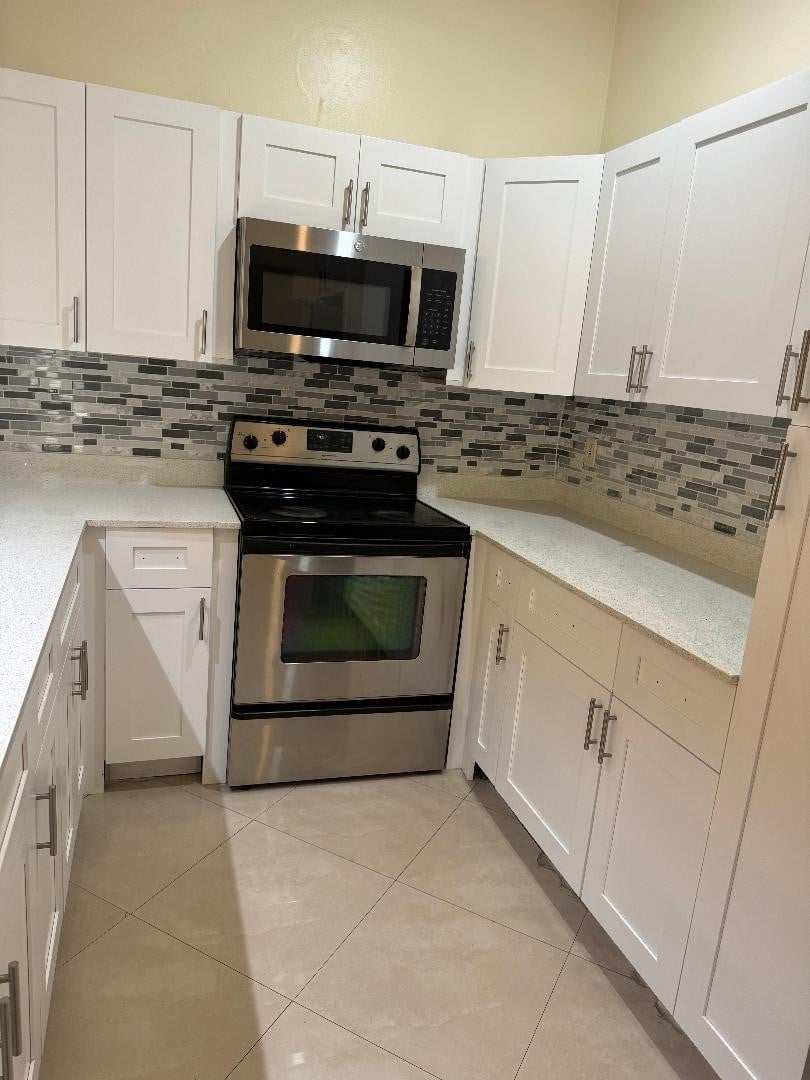3BR – RES at 5201 SW 31st Avenue #241