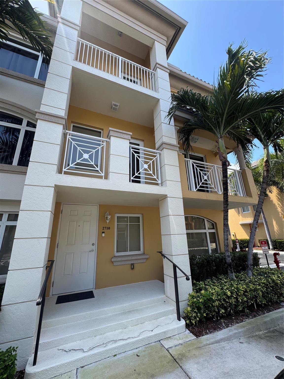 3BR – Townhouse at 2710 NE 184th Terrace