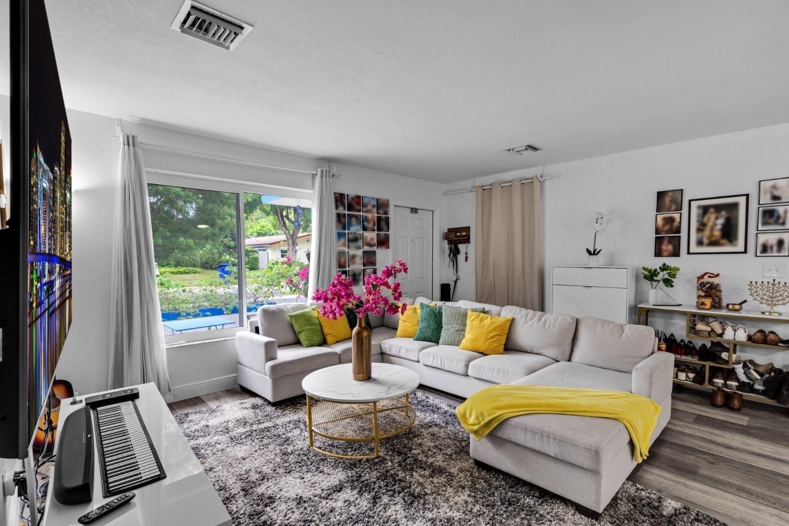 3BR – SingleFamilyResidence at 315 S 57th Avenue