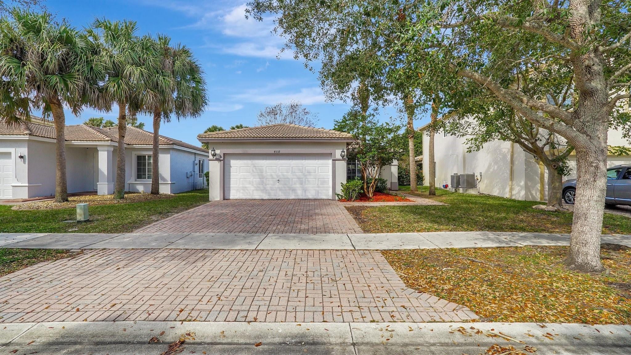 3BR – SingleFamilyResidence at 4558 SW 125th Lane