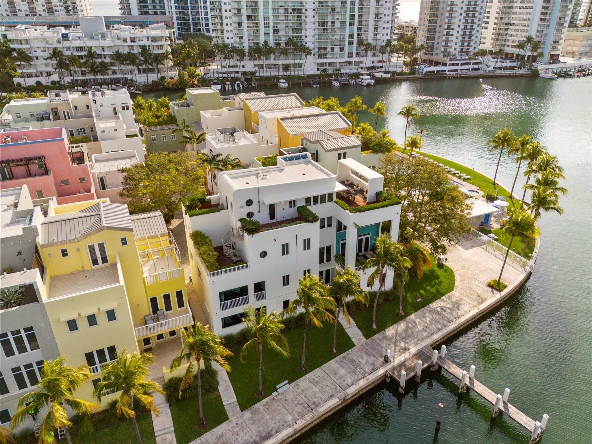 5BR – Townhouse at 6001 Laguna Path
