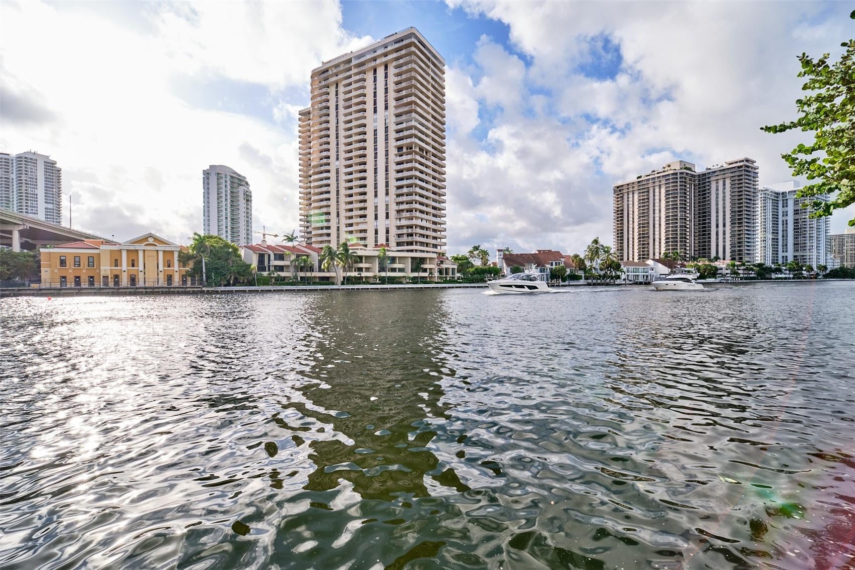 1BR – Condominium at 19390 Collins Avenue #212