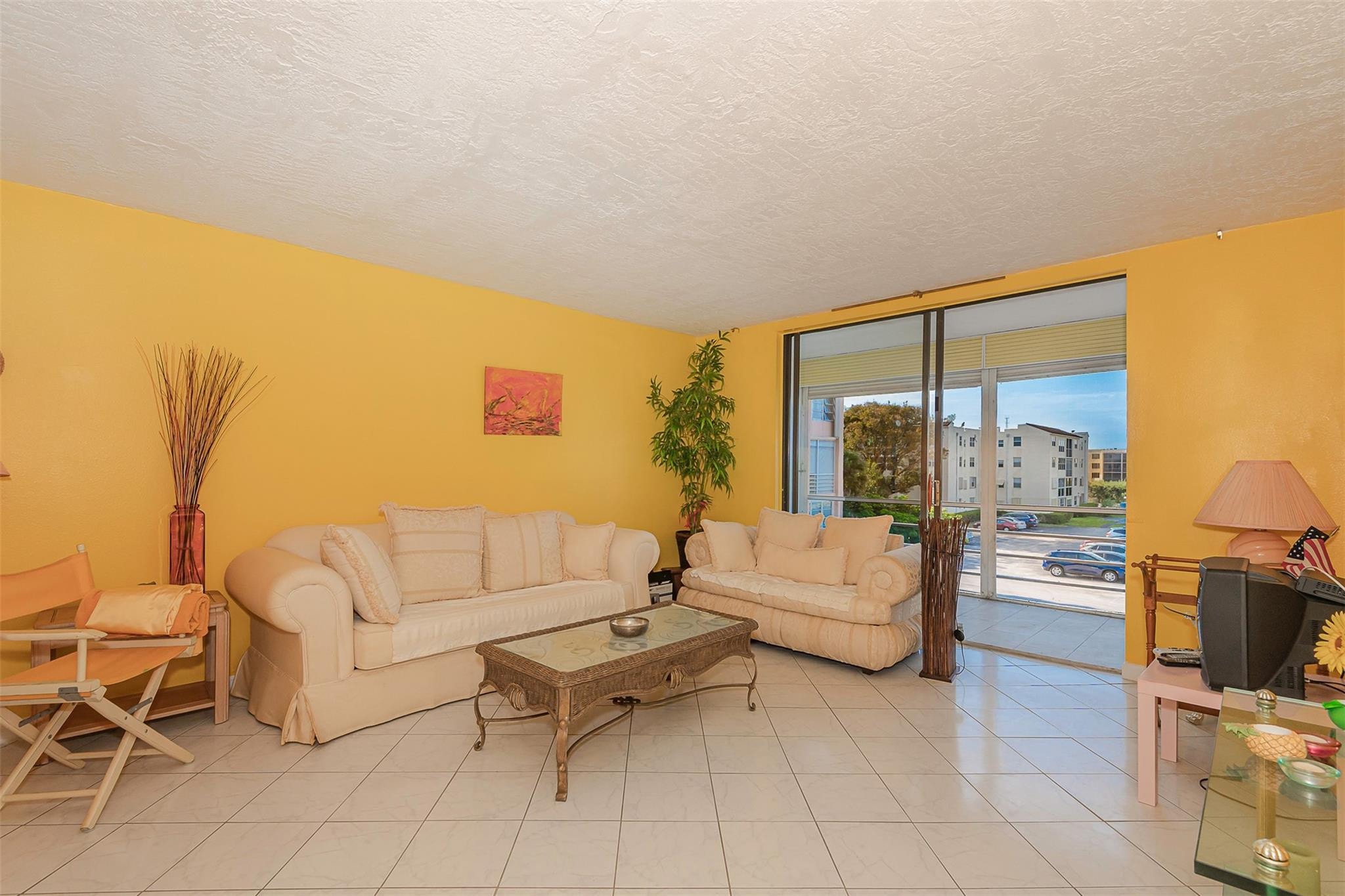 1BR – Condominium at 2861 Somerset Drive #317