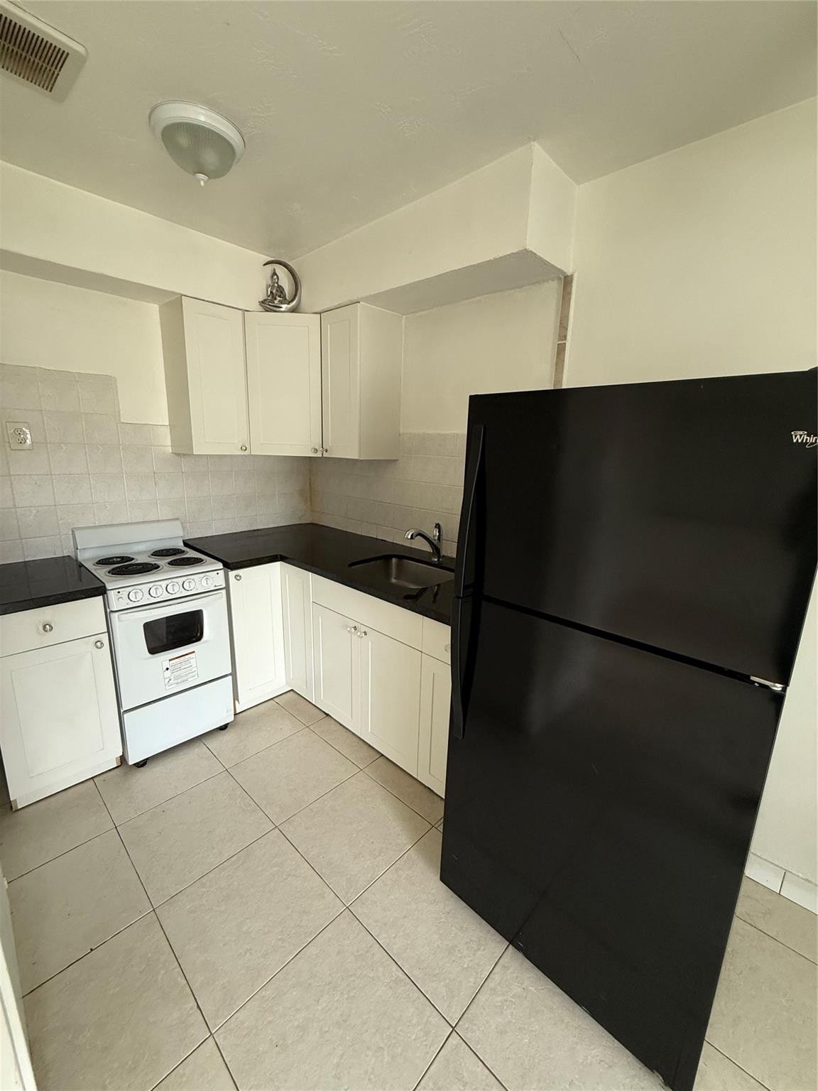 1BR – Apartment at 2213 Lincoln Street