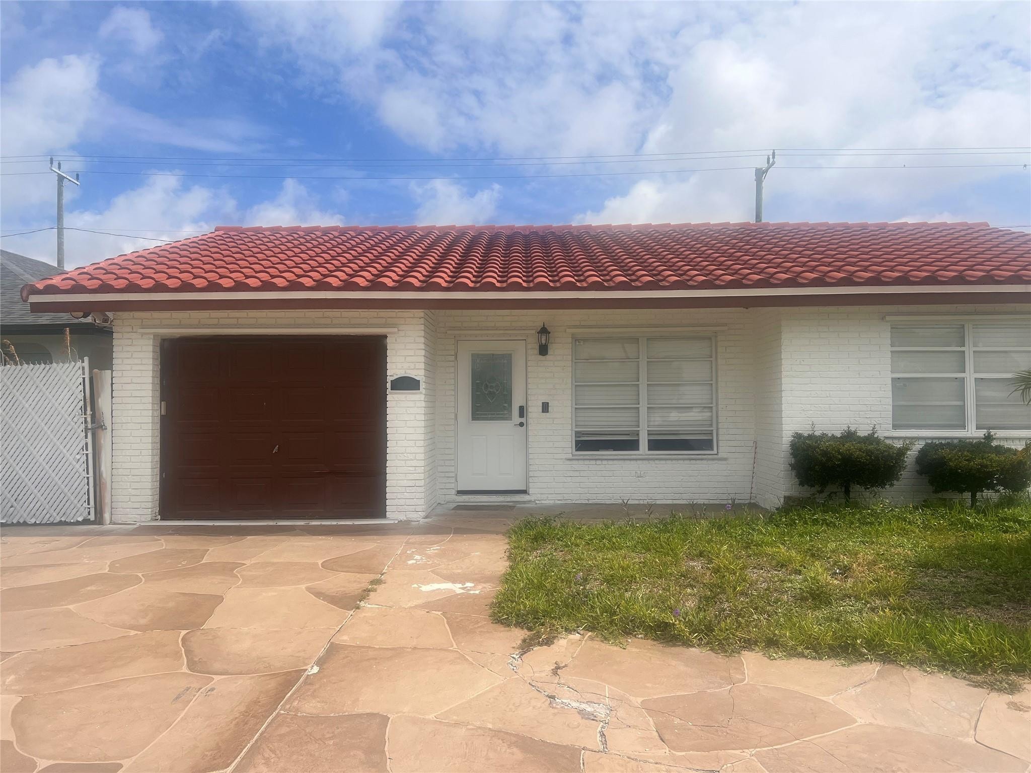 3BR – SingleFamilyResidence at 1741 NE 39th Street