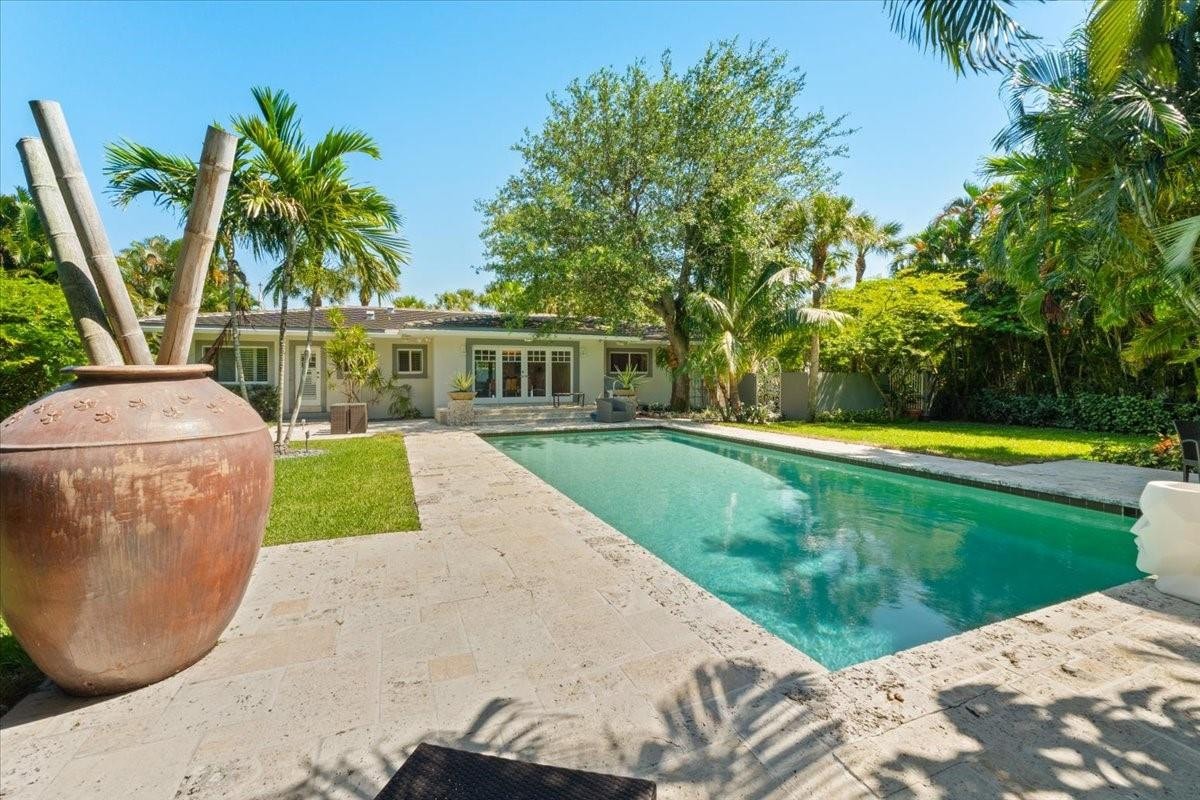 3BR – SingleFamilyResidence at 1635 Seabreeze Boulevard