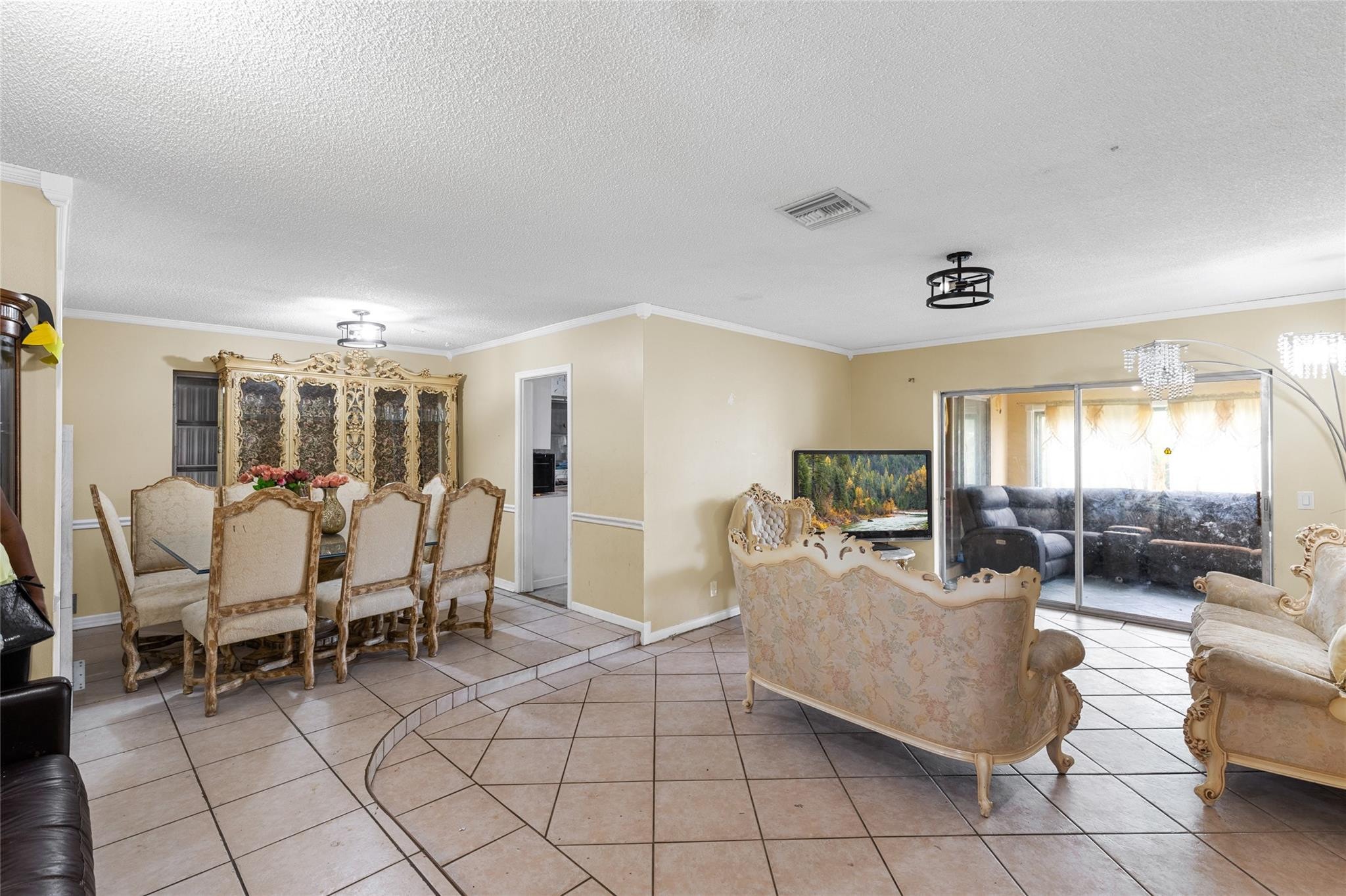 4BR – SingleFamilyResidence at 970 SW 67th Avenue