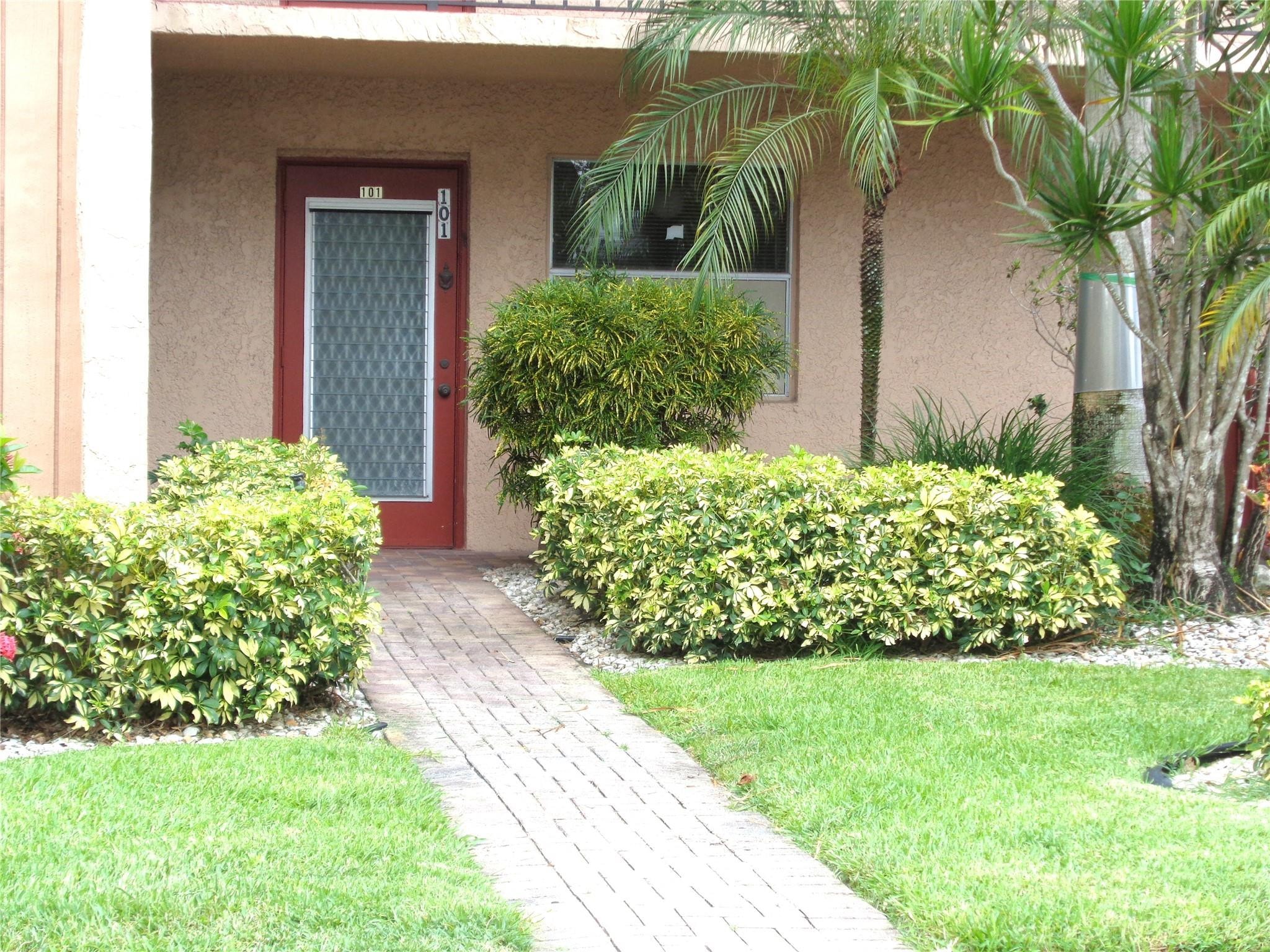 2BR – Condominium at 7320 Lake Circle Drive #101