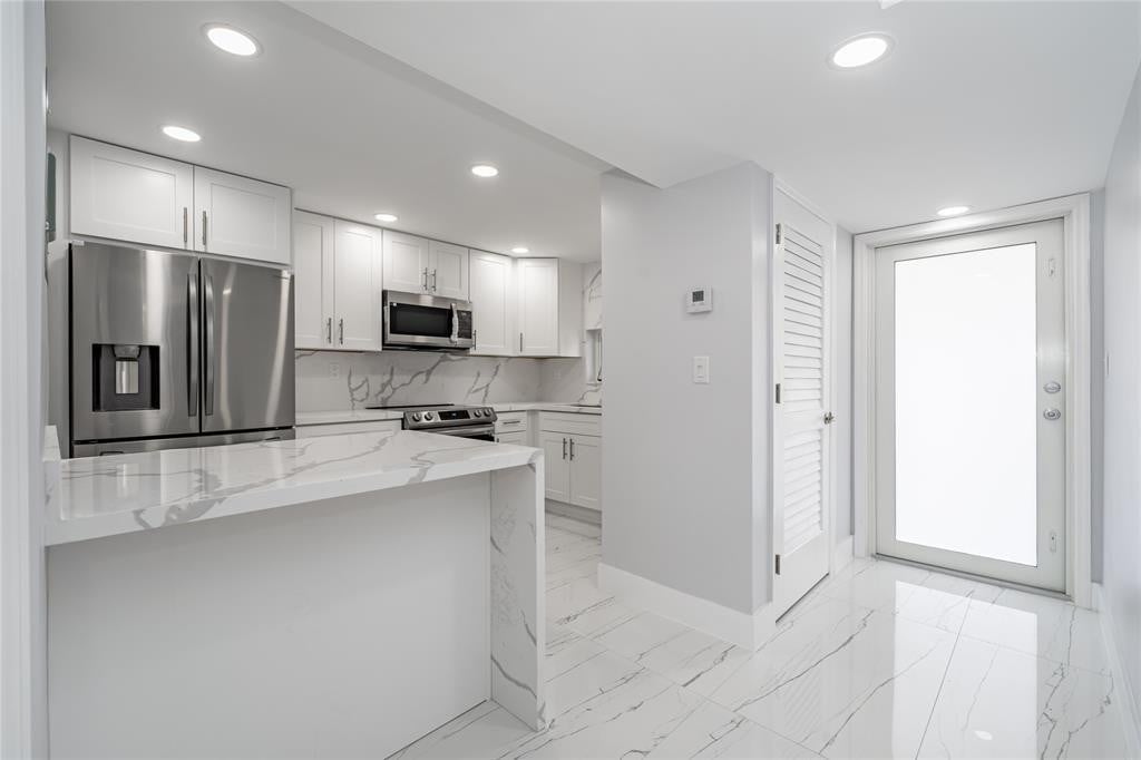 2BR – Condominium at 361 S Hollybrook Drive #105