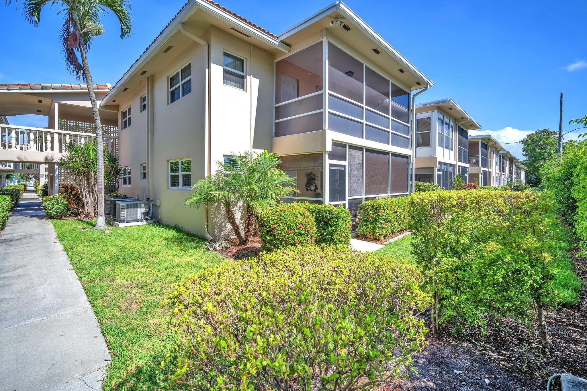 2BR – Condominium at 2131 NE 42nd Court #104e