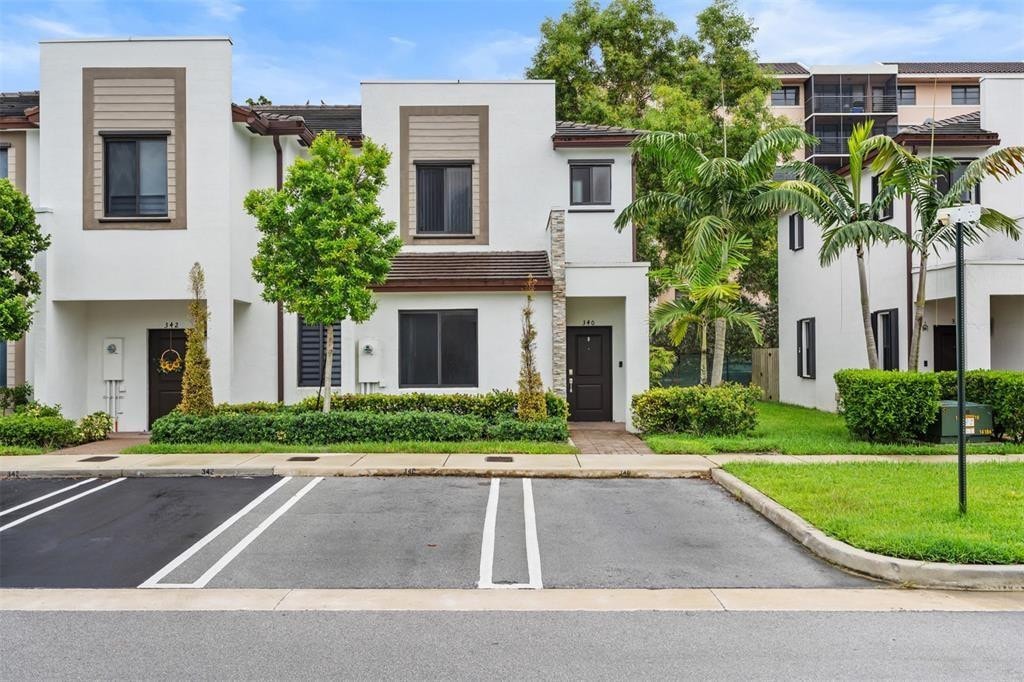 3BR – Townhouse at 340 NE 208th Terrace #340