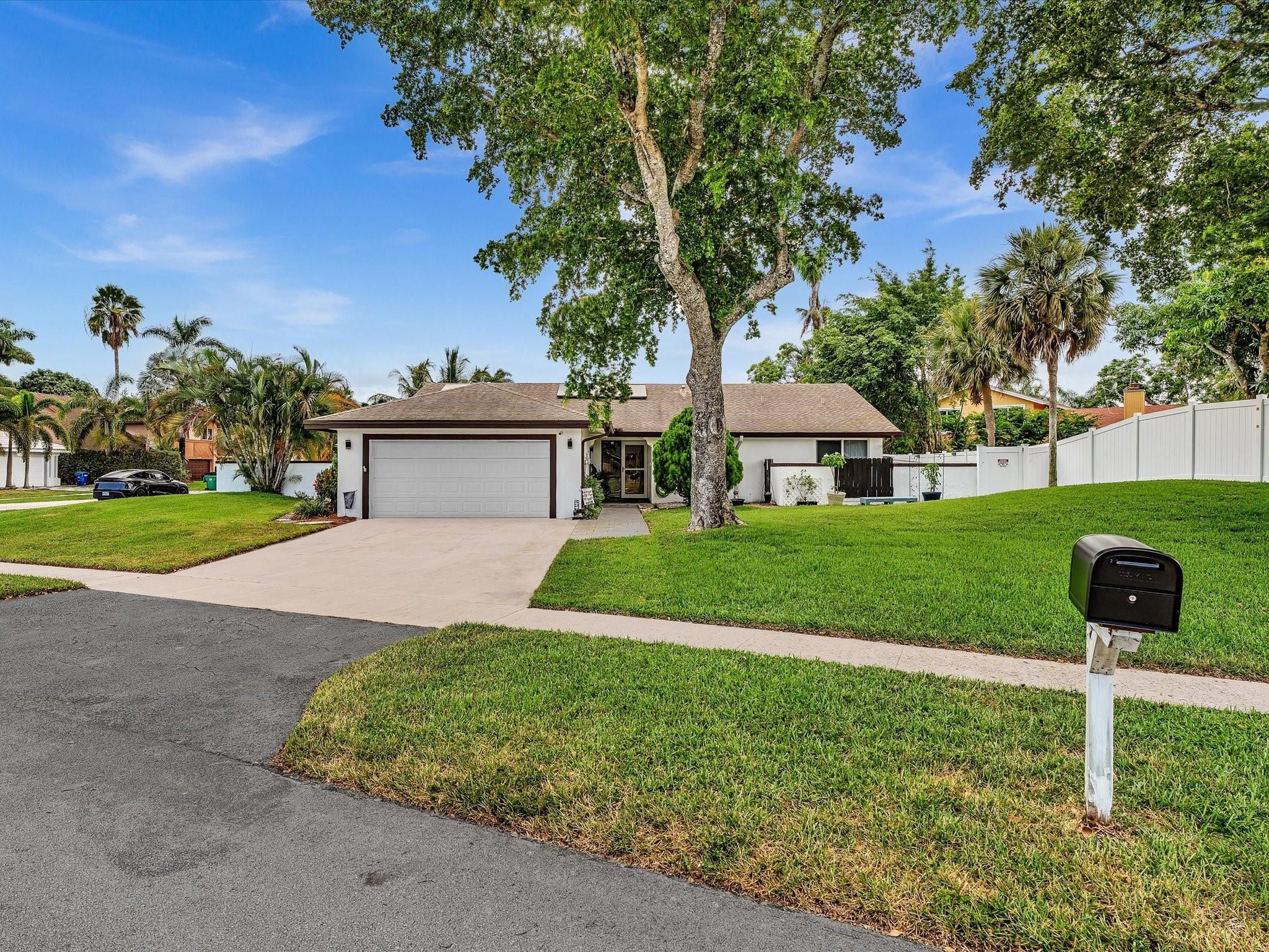 3BR – SingleFamilyResidence at 4201 NW 73rd Avenue