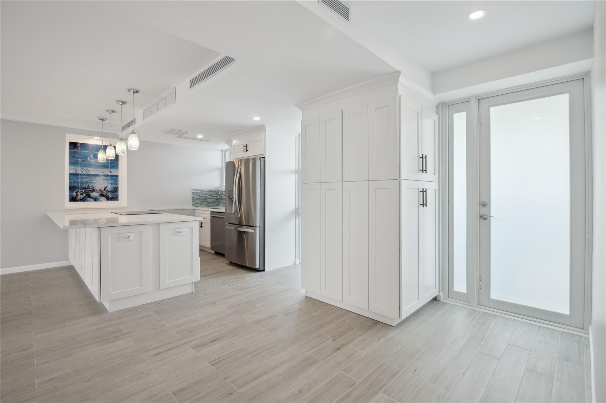 1BR – StockCooperative at 1900 S Ocean Drive #905