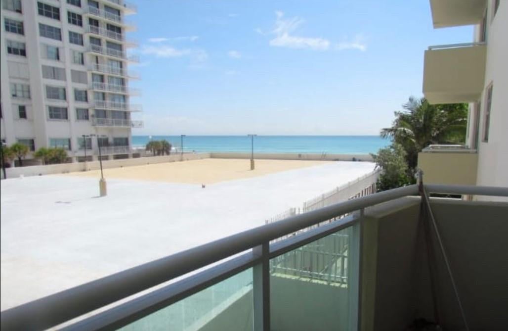 1BR – Condominium at 3001 S Ocean Drive #207