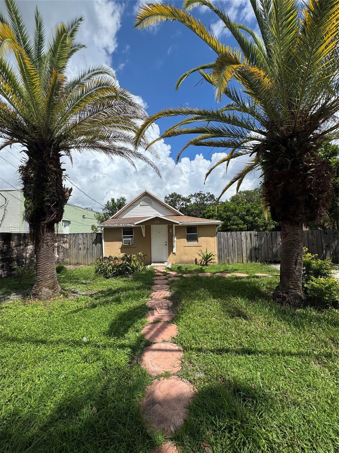 1BR – SingleFamilyResidence at 113 SE 4th Street