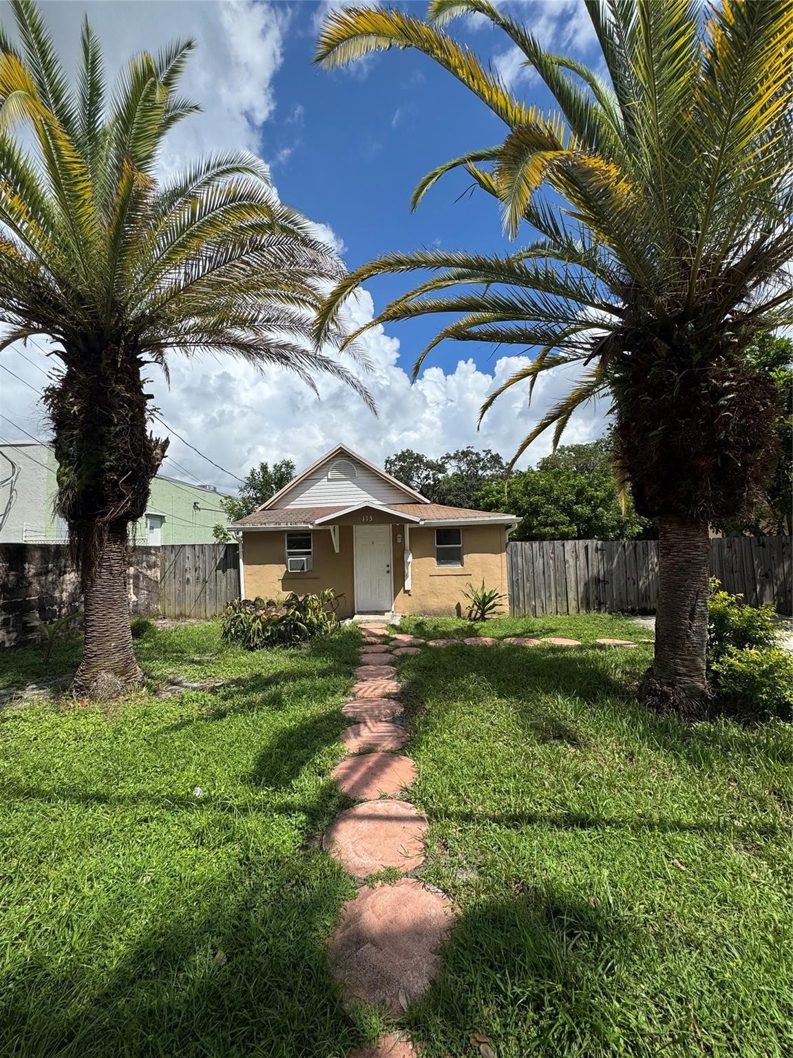 1BR – SingleFamilyResidence at 113 SE 4th Street