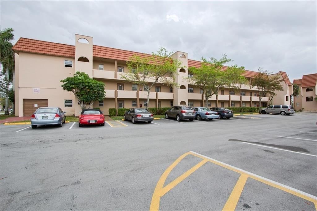 2BR – Condominium at 8060 N Sunrise Lakes Drive #111