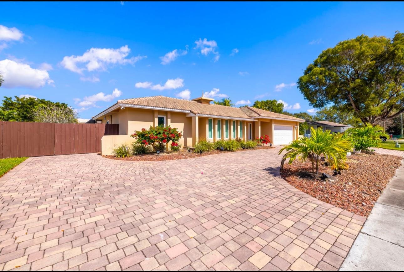 4BR – SingleFamilyResidence at 5921 SW 17th Court #59212