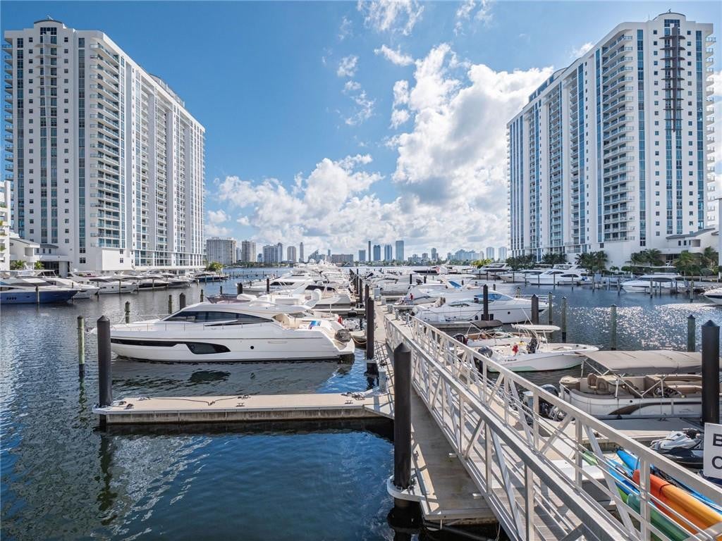 2BR – Condominium at 17111 Biscayne Boulevard #2105 + 1 BOAT SLIP 100 ft
