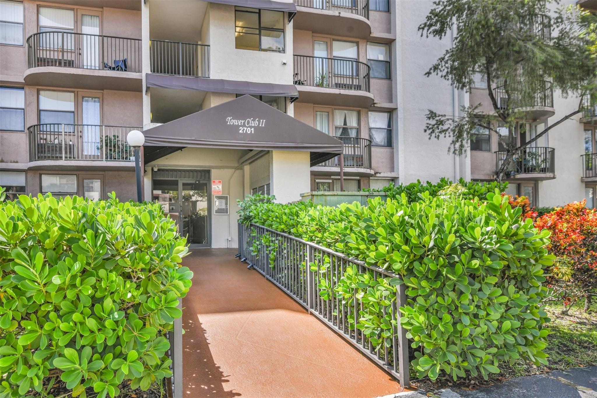 1BR – Condominium at 2701 Riverside Drive #305-b