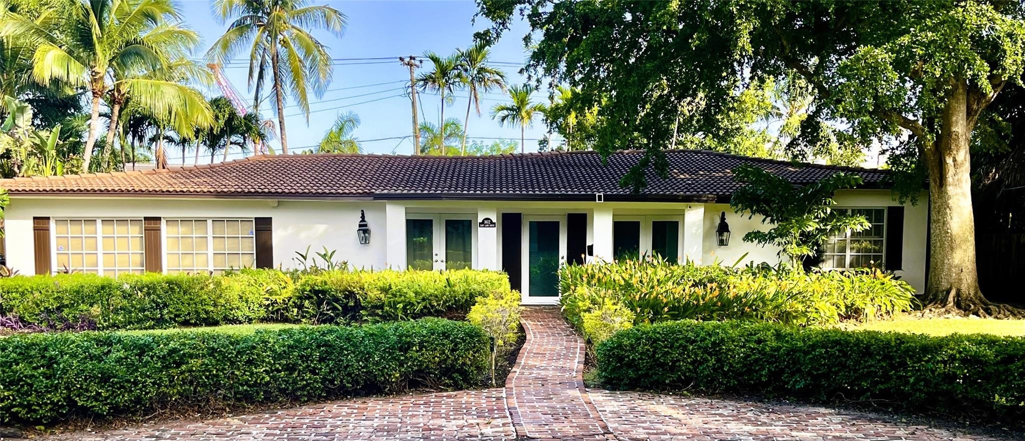 5BR – SingleFamilyResidence at 1612 E Lake Drive
