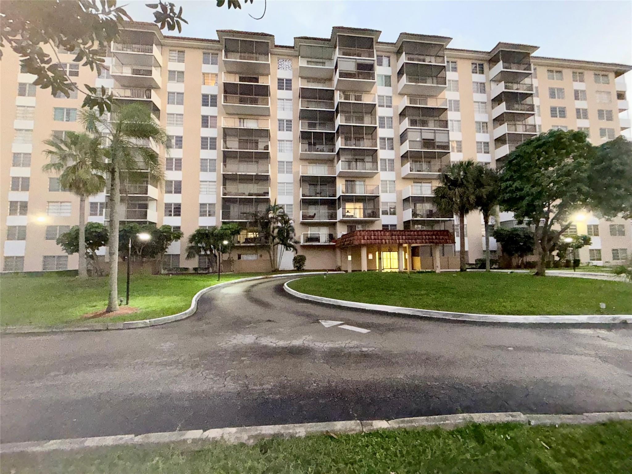 2BR – Condominium at 4174 Inverrary Drive #401