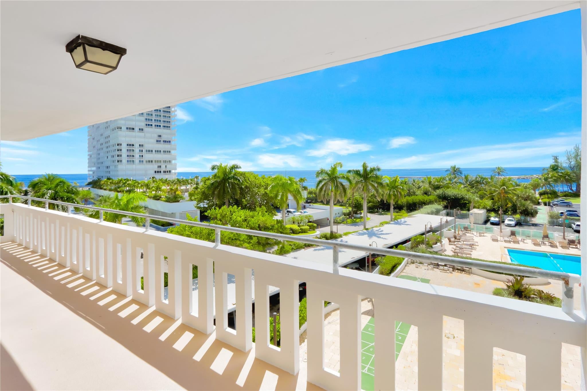 3BR – Condominium at 2000 S Ocean Drive #510