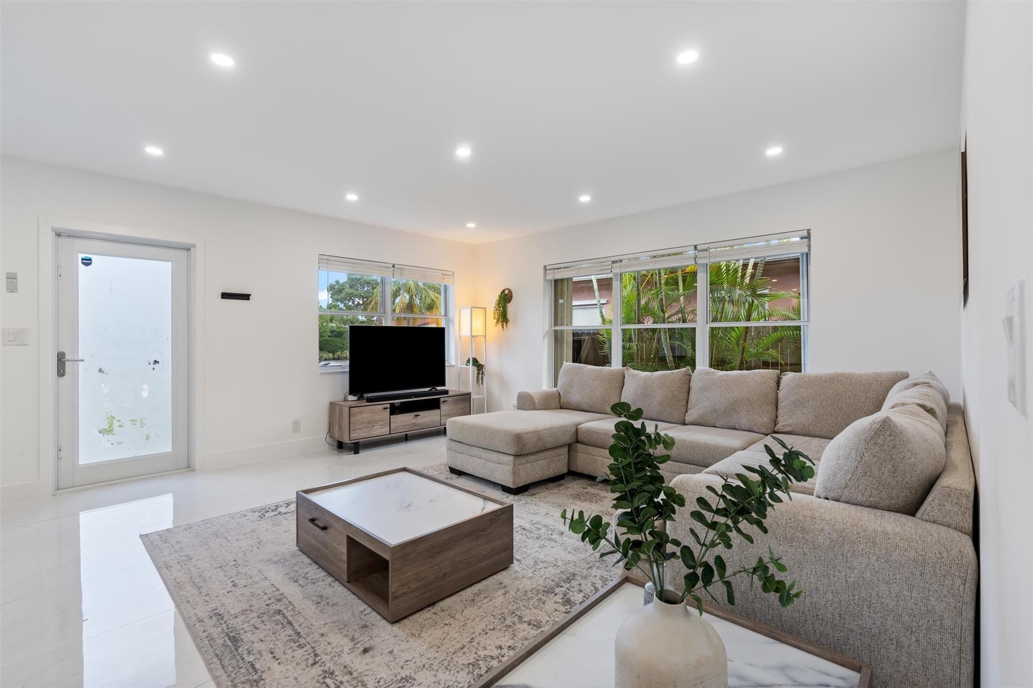 3BR – SingleFamilyResidence at 1409 NE 2nd Avenue