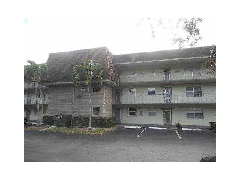 2BR – Condominium at 613 S State Road 7 #3E