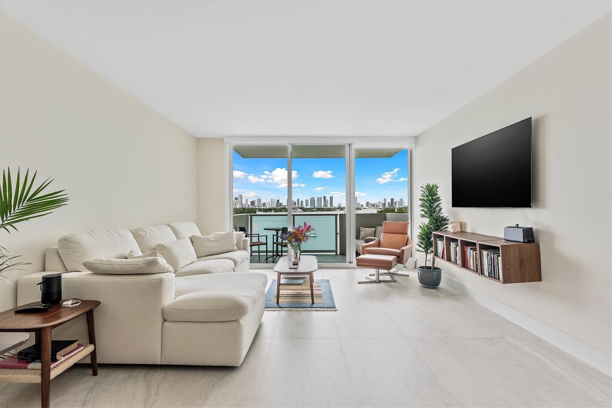 1BR – Condominium at 1200 West Avenue #604