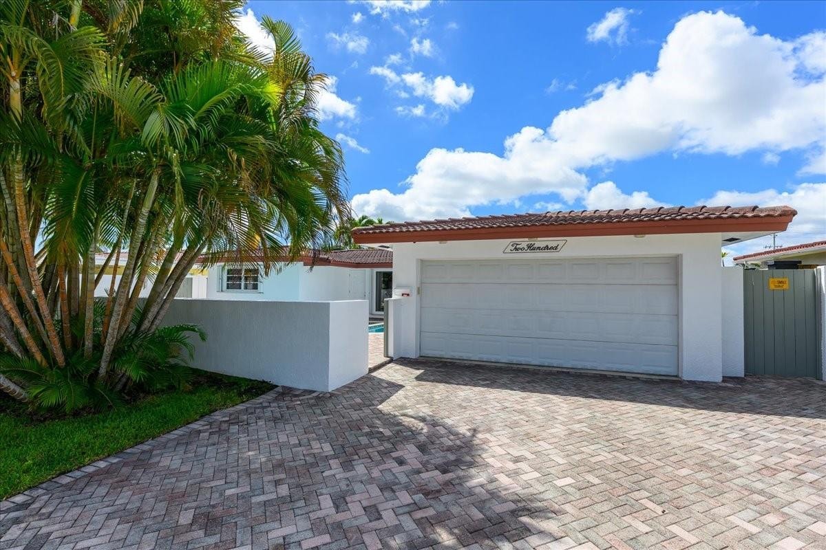 3BR – SingleFamilyResidence at 200 SE 11th Street