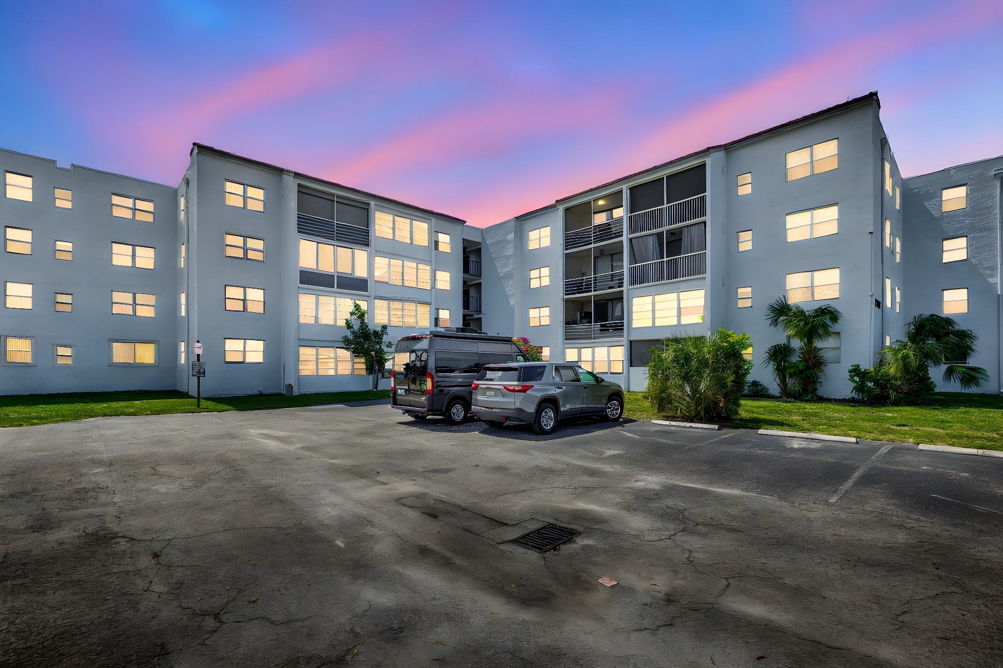 2BR – Condominium at 2800 Somerset Drive #218j